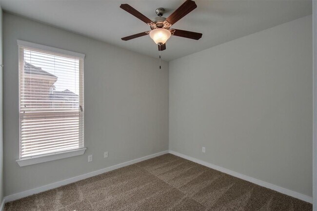 Building Photo - 1011 Skyview Ct