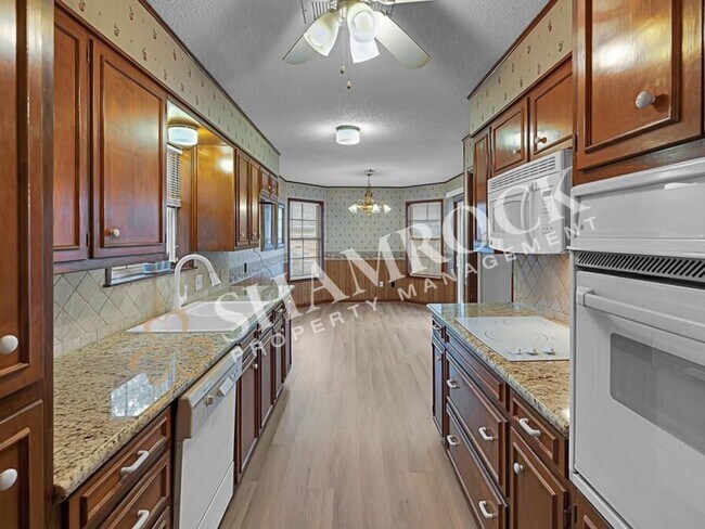 Building Photo - 4613 Westchester Dr