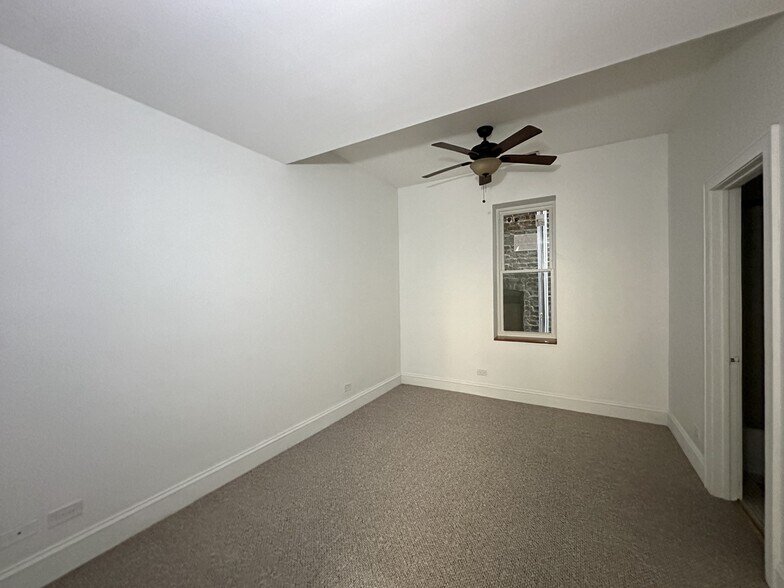 Building Photo - 1358 N Bosworth Ave