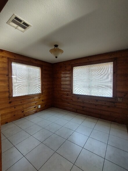 Building Photo - 240 N 3rd St
