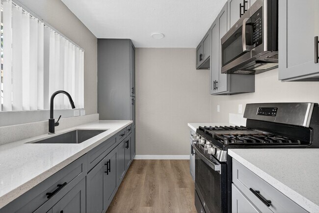 Building Photo - 8101 Larson Ave
