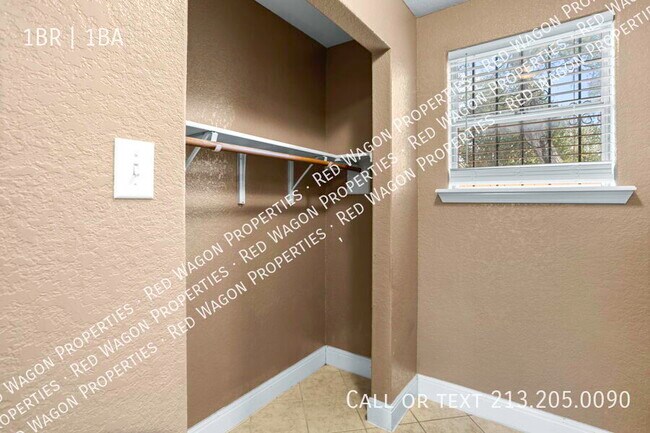 Building Photo - 236 E Dullnig Ct