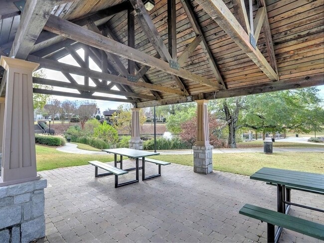 Building Photo - 975 Odessa Dr
