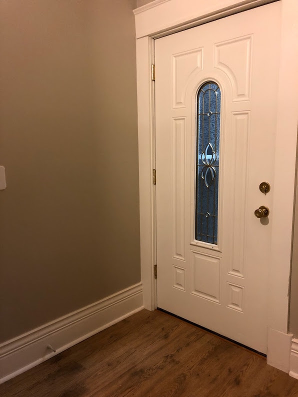 Foyer with closet opens to Front Porch - 314 N Van Buren St