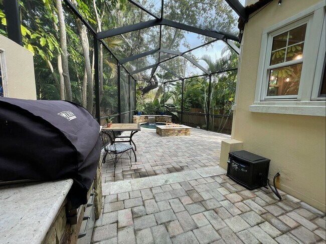 Building Photo - Davis Islands Spanish Med 3 Bed 2.5 Bath 1 car garage with Spool