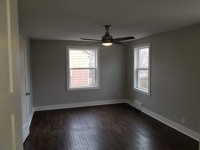 Building Photo - 643 E Meyer Blvd