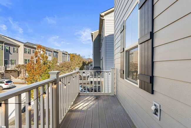 Building Photo - 23 Itasca Dr