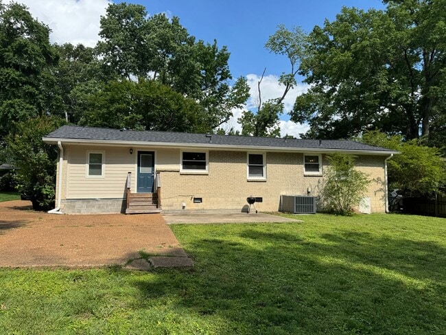Building Photo - 5015 Manuel Dr