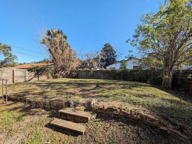 Building Photo - 8975 3rd Ave