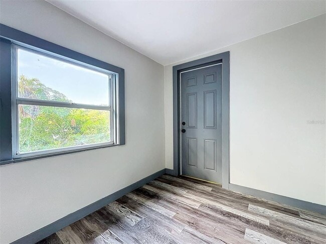 Building Photo - 210 15th St E