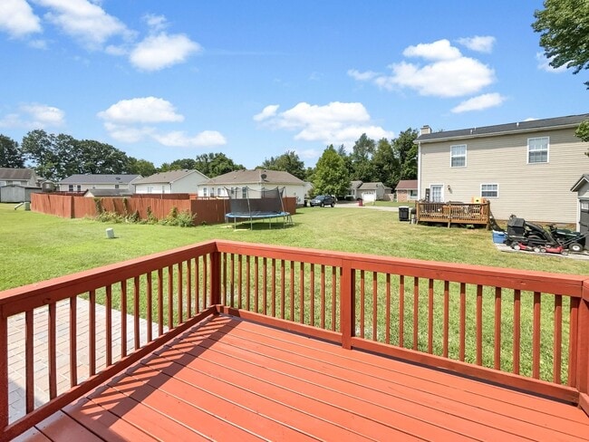 Building Photo - Cute 2 Bedroom 2 Bath Home with a 2 Car Garage!
