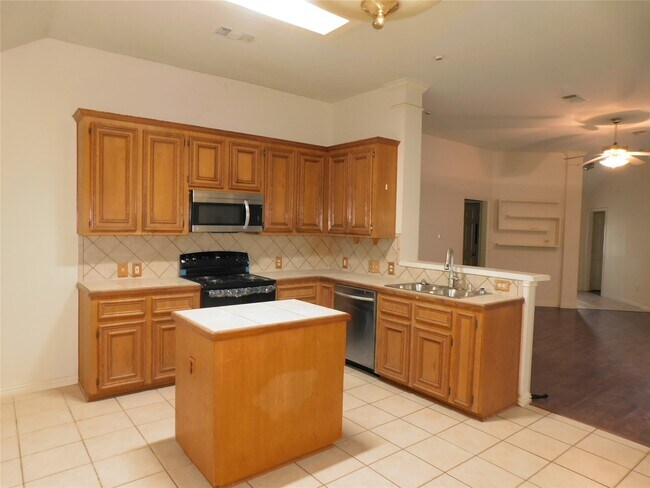 Building Photo - 2511 Branch View Ln