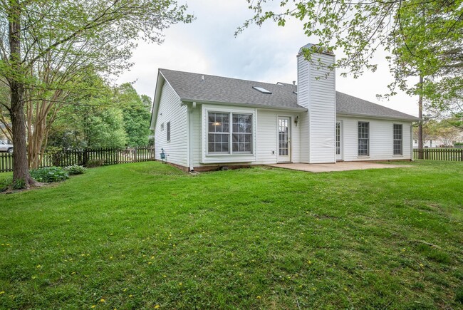 Building Photo - Nice Home in Fletcher!