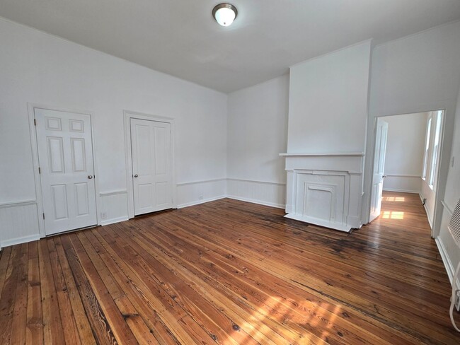 Building Photo - 403 W Hampton Ave