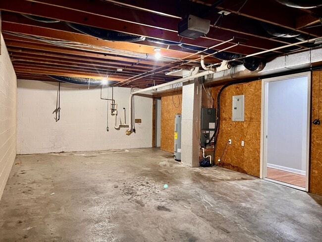 Building Photo - Adorable 1 bed / 1.5 bath with Garage