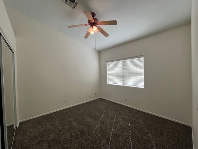 Building Photo - Fantastic 2 Bedroom Condo with Attached Garage