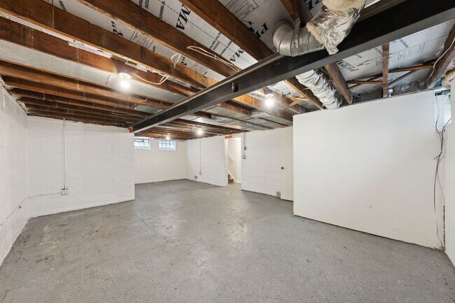Building Photo - Beautiful Home in South Euclid