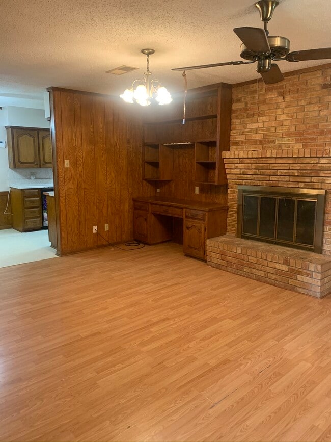 Building Photo - 919 Magnolia Ln