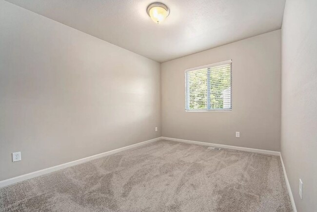 Building Photo - Newer Home in Howell for Lease