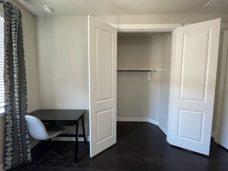 Building Photo - 2009 Patterson St