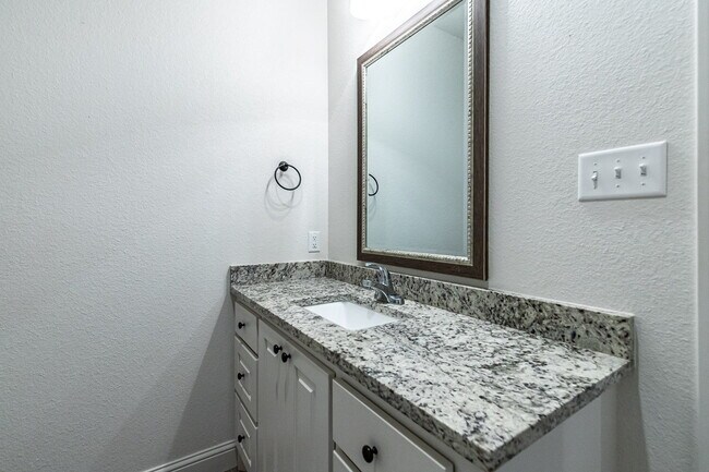 Building Photo - The Finer Things In Life/ The Town Homes o...