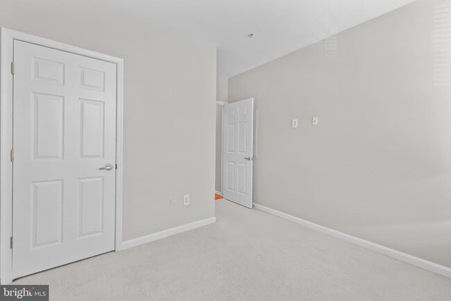 Building Photo - 4951 Brenman Park Dr