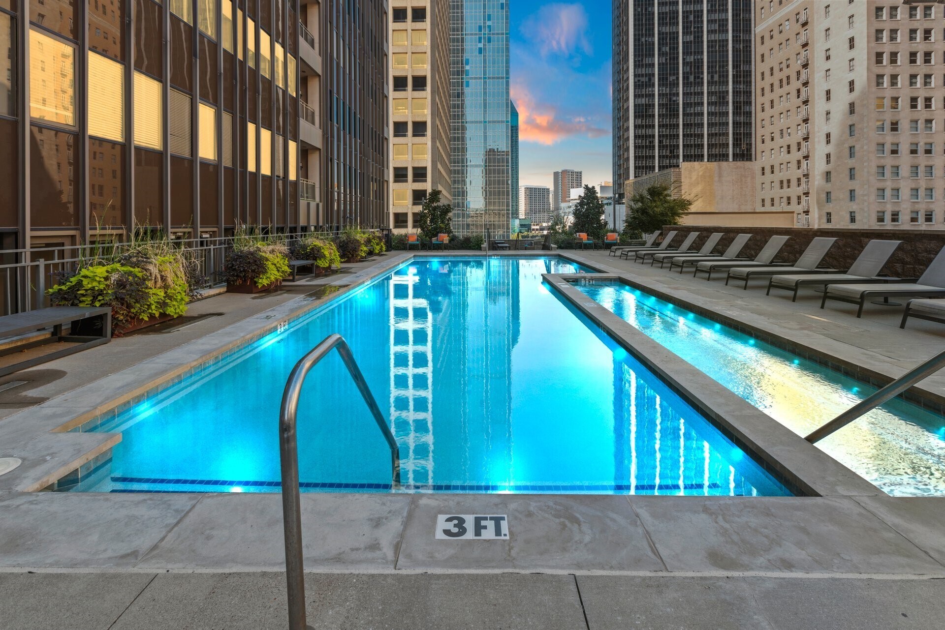 rooftop pool - 1200 Main St
