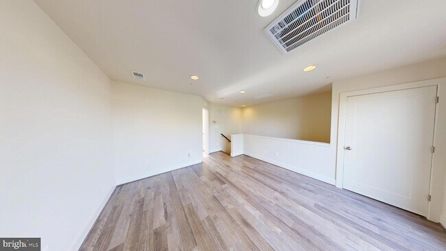 Building Photo - 10366 Jacobsen St