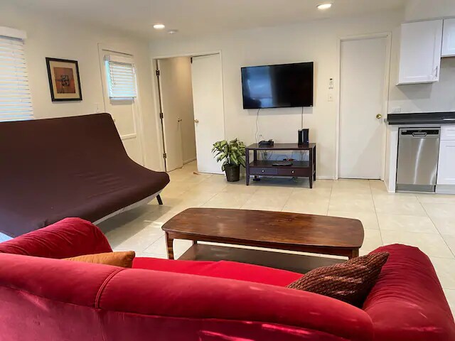 Building Photo - 6614 Noble Ave