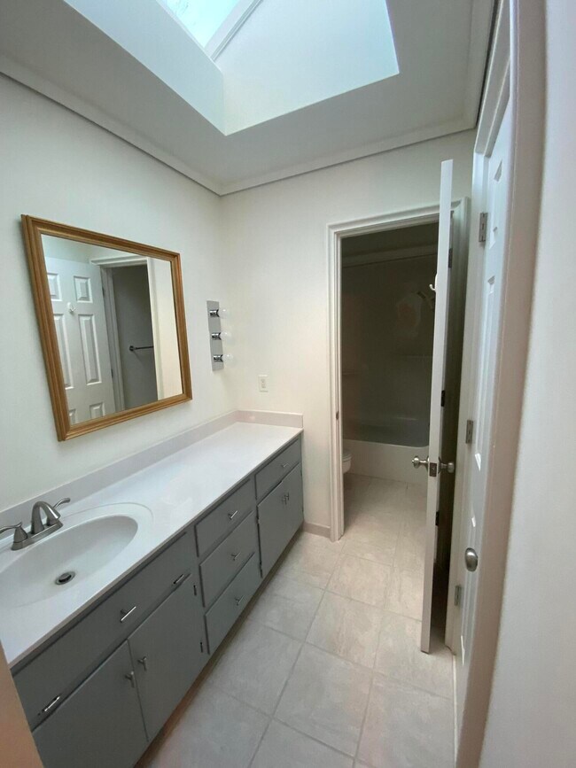 Building Photo - 2218 Graystone Dr