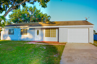 Building Photo - 377 SW Cherryhill Rd