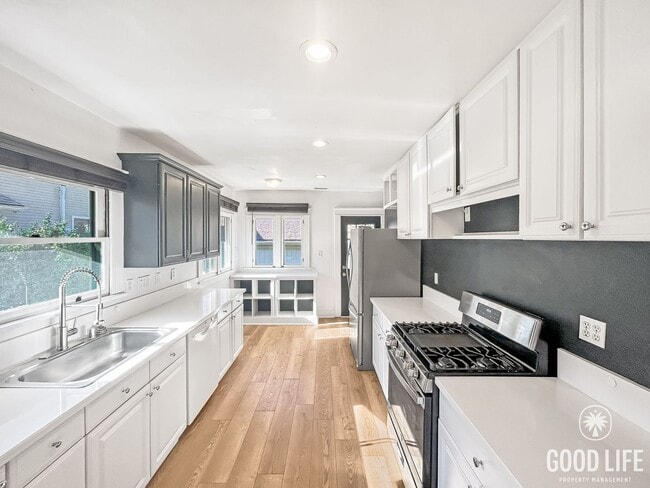 Building Photo - Newly Remodeled 3B/2BA House in North Park!