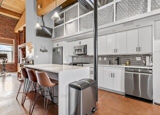 Building Photo - 130 John St