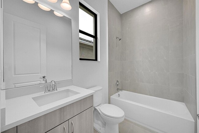 Building Photo - 13917 Vivant Dr