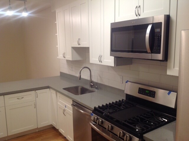 Building Photo - 3549 Lakeshore Ave