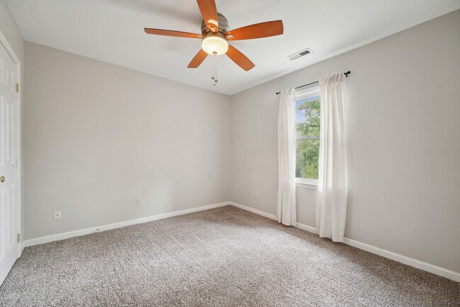 Building Photo - 1610 S Wade Ave