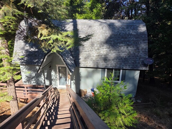 Primary Photo - Charming 3-Bed, 2-Bath Home in Peaceful Tw...