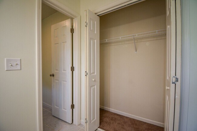 Building Photo - 3 Bedrooms and LARGE Backyard