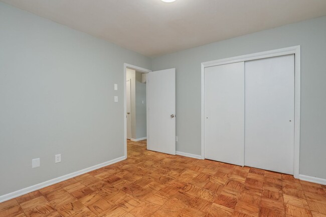 Building Photo - 9333 Chelsea Ave