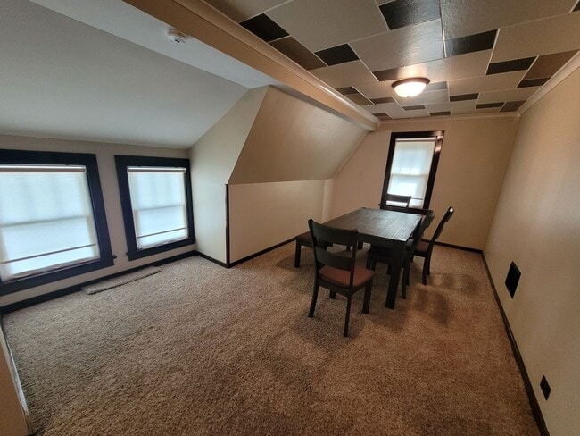 Building Photo - 866 Starr Ave