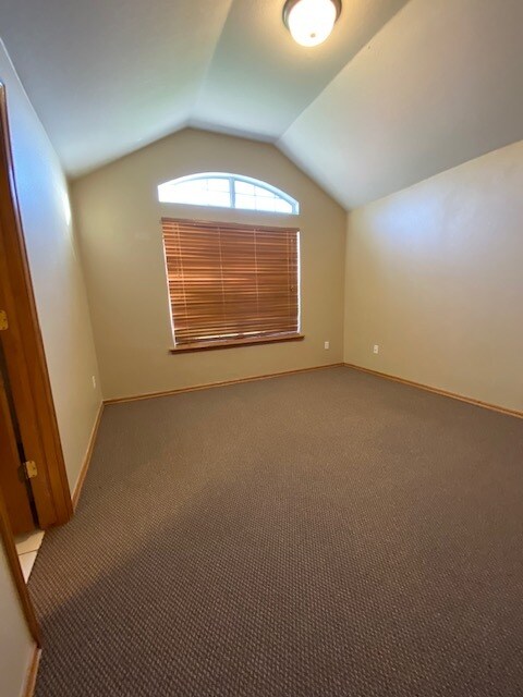 Building Photo - 715 E Elder Ln