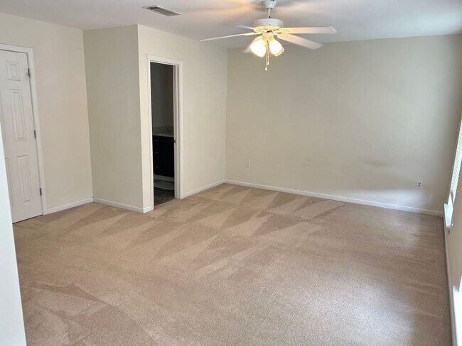 Building Photo - Spacious 2BR Town house in Houma