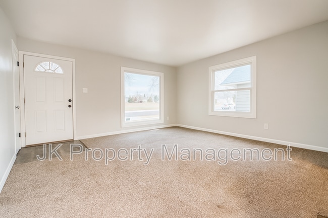 Building Photo - 2312 5th Ave N