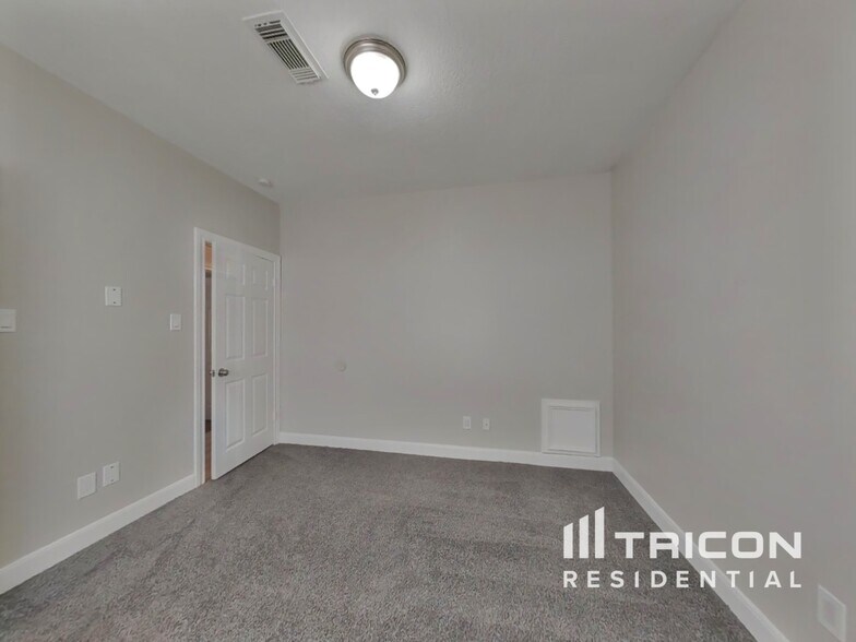 Building Photo - 7411 Las Brisas Dr