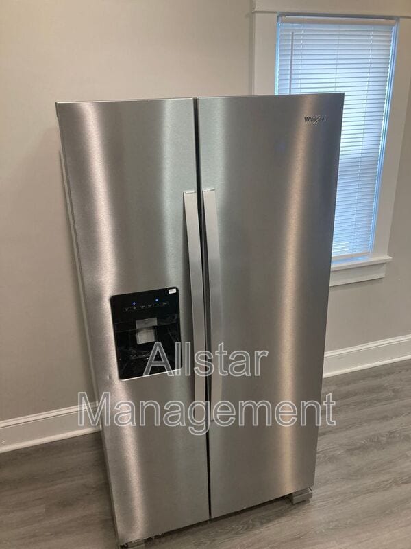 Building Photo - 521 E 109th St