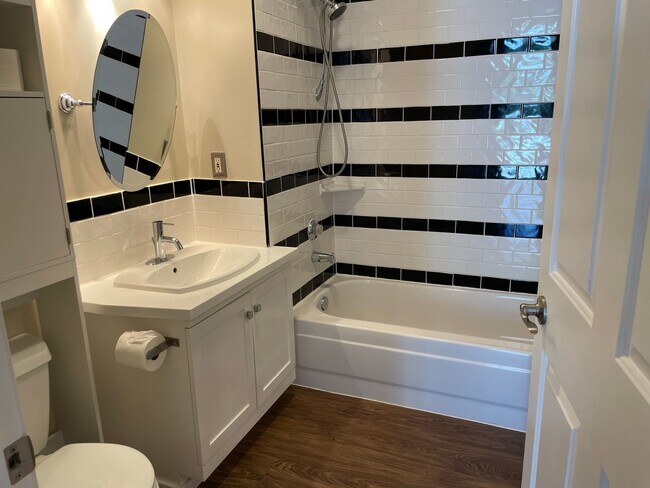 Building Photo - 1Bd/1Ba Seattle Condo