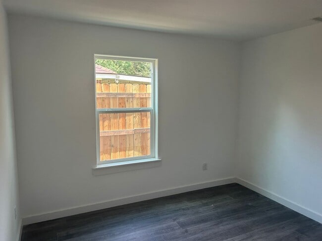 Building Photo - 8211 Bigwood St