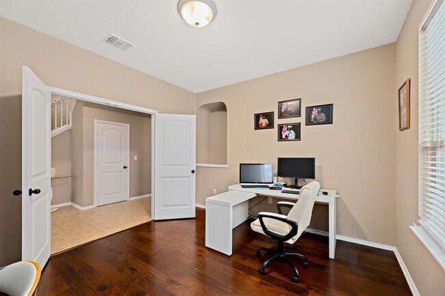 Building Photo - 1501 Arial Dr
