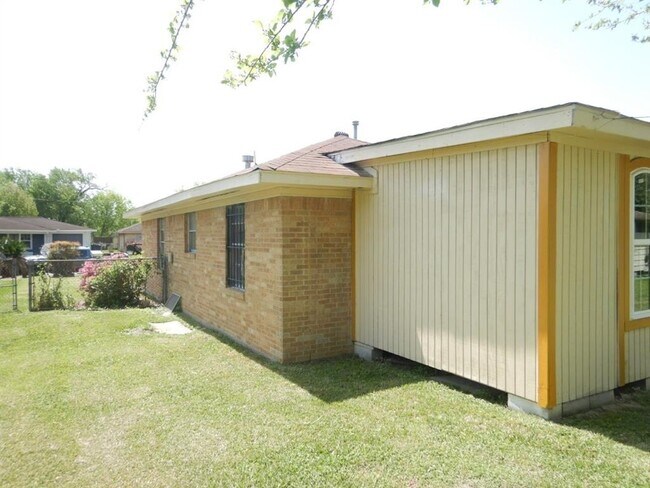 Building Photo - 419 Gammon Dr