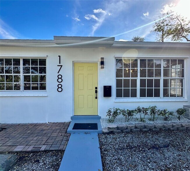 Building Photo - 1788 NE 169th St